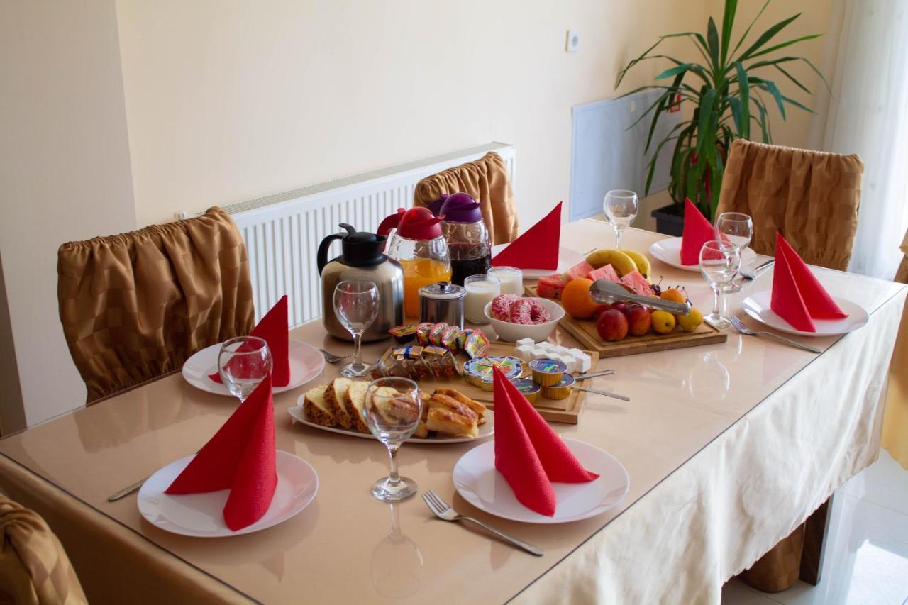 Hotel Living Suto Orizari Экстерьер фото