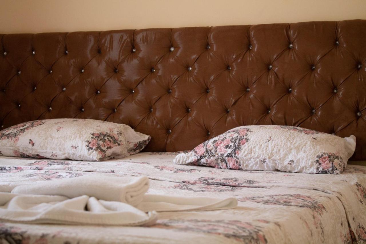 Hotel Living Suto Orizari Экстерьер фото