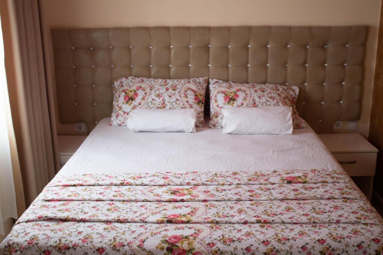 Hotel Living Suto Orizari Экстерьер фото