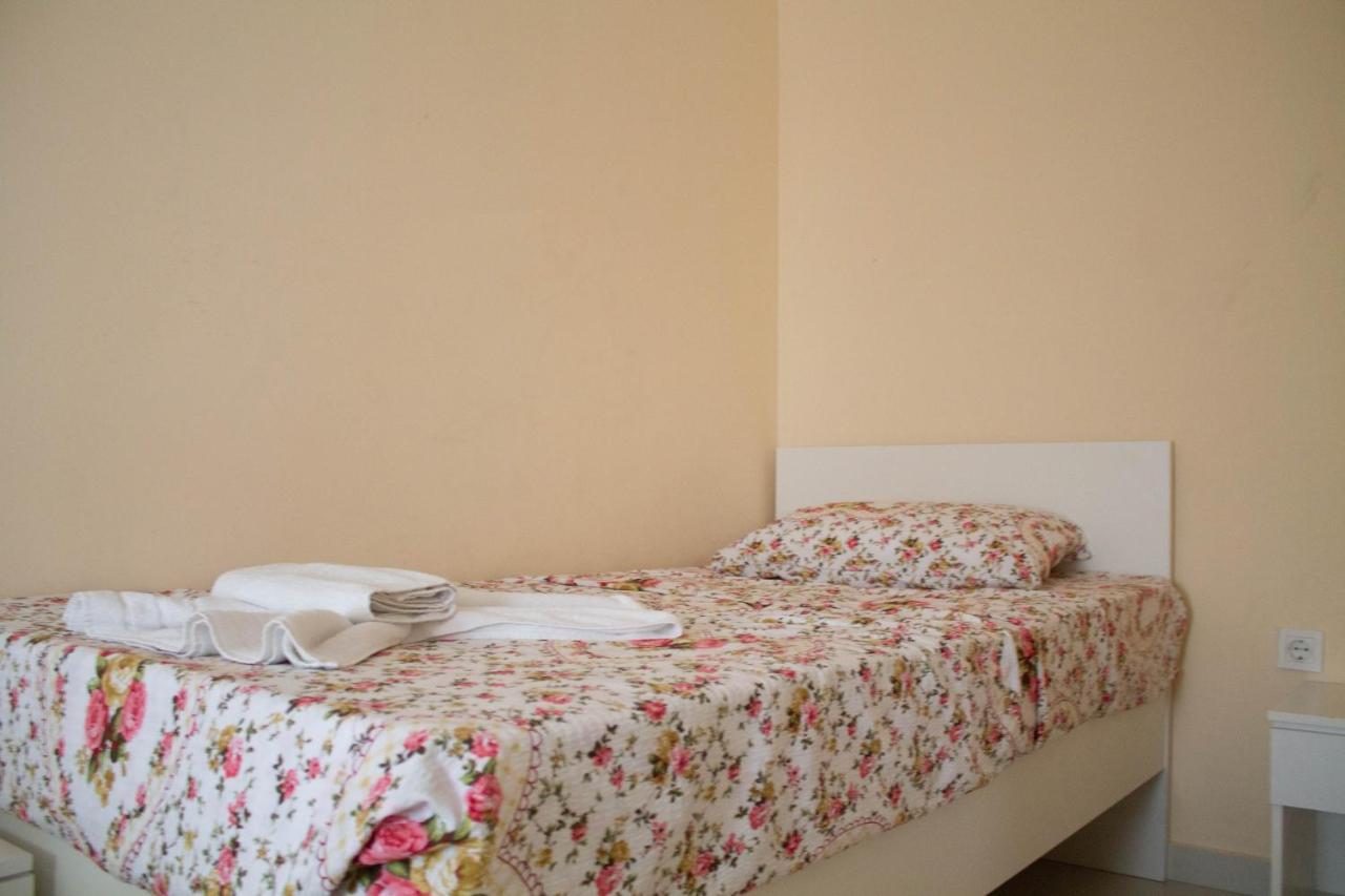 Hotel Living Suto Orizari Экстерьер фото