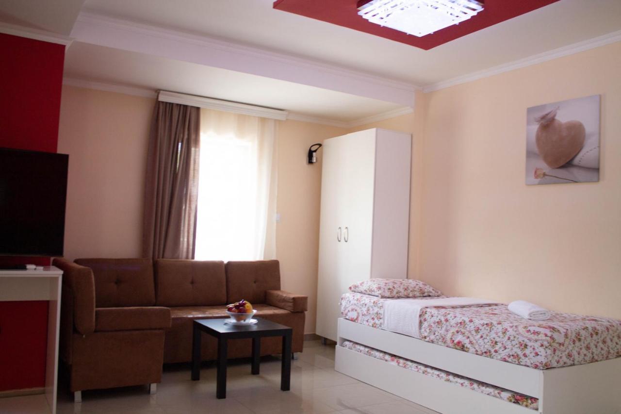 Hotel Living Suto Orizari Экстерьер фото