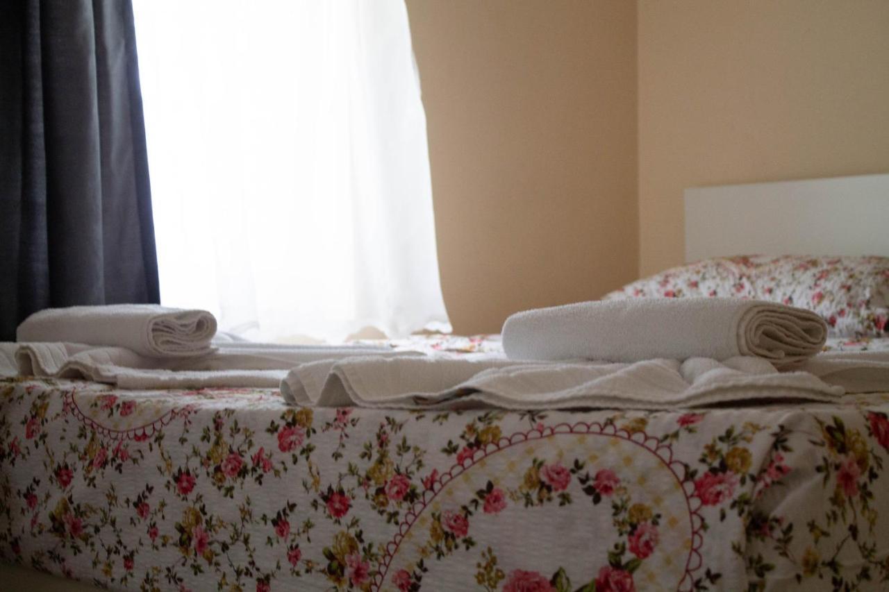 Hotel Living Suto Orizari Экстерьер фото