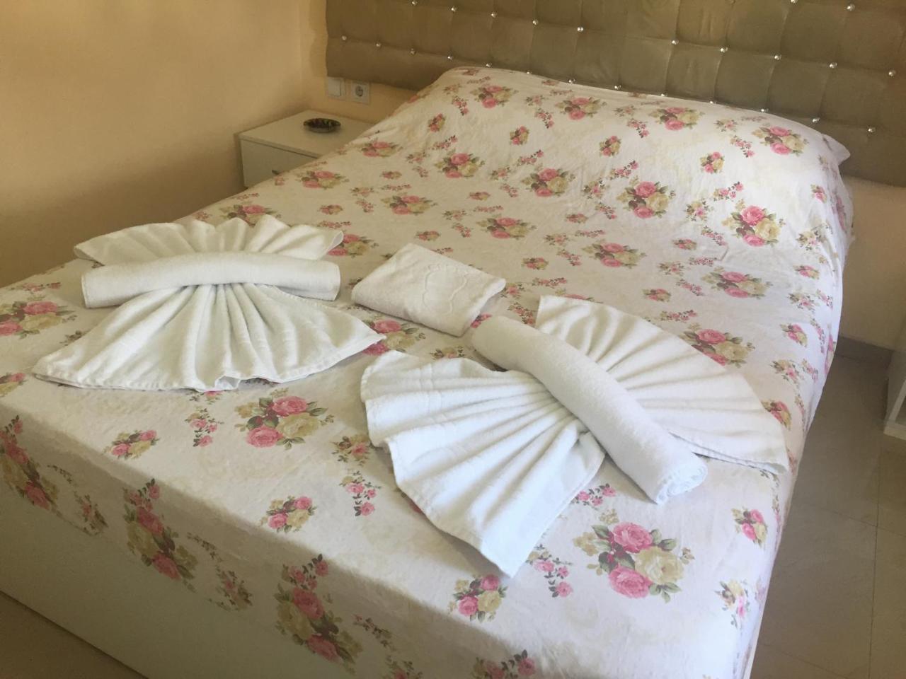 Hotel Living Suto Orizari Экстерьер фото